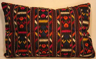coussin kilim ancien tablier laine tisse main  decor géométrique bulgarie